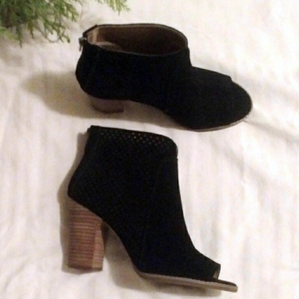 *LAST DAY*Lucky Brand Lakmeh Peep Toe Booties NWOT - Picture 1 of 8